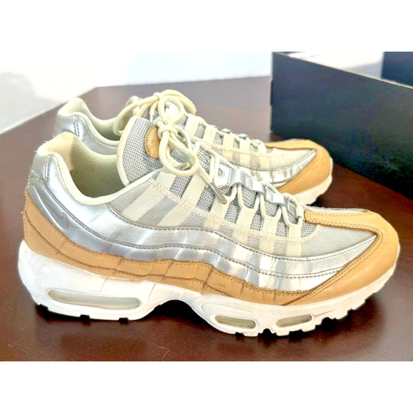 Nike Air Max 95 SE PRM Desert Sand Gold Womens Sz 10 Athletic Running Sneakers - Picture 1 of 10